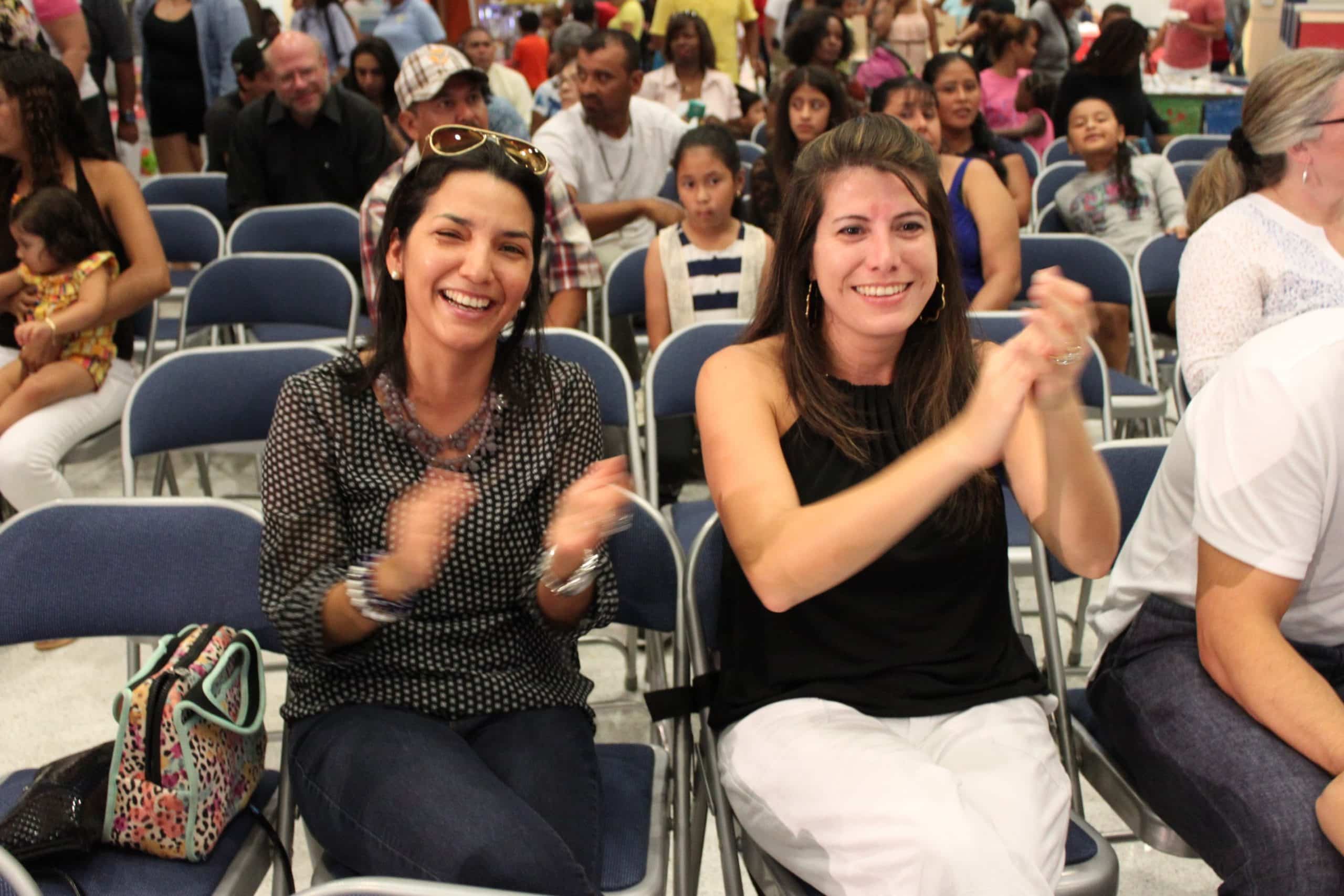 8 - Claudia Fajardo & Evelyn Arteaga enjoy the festival