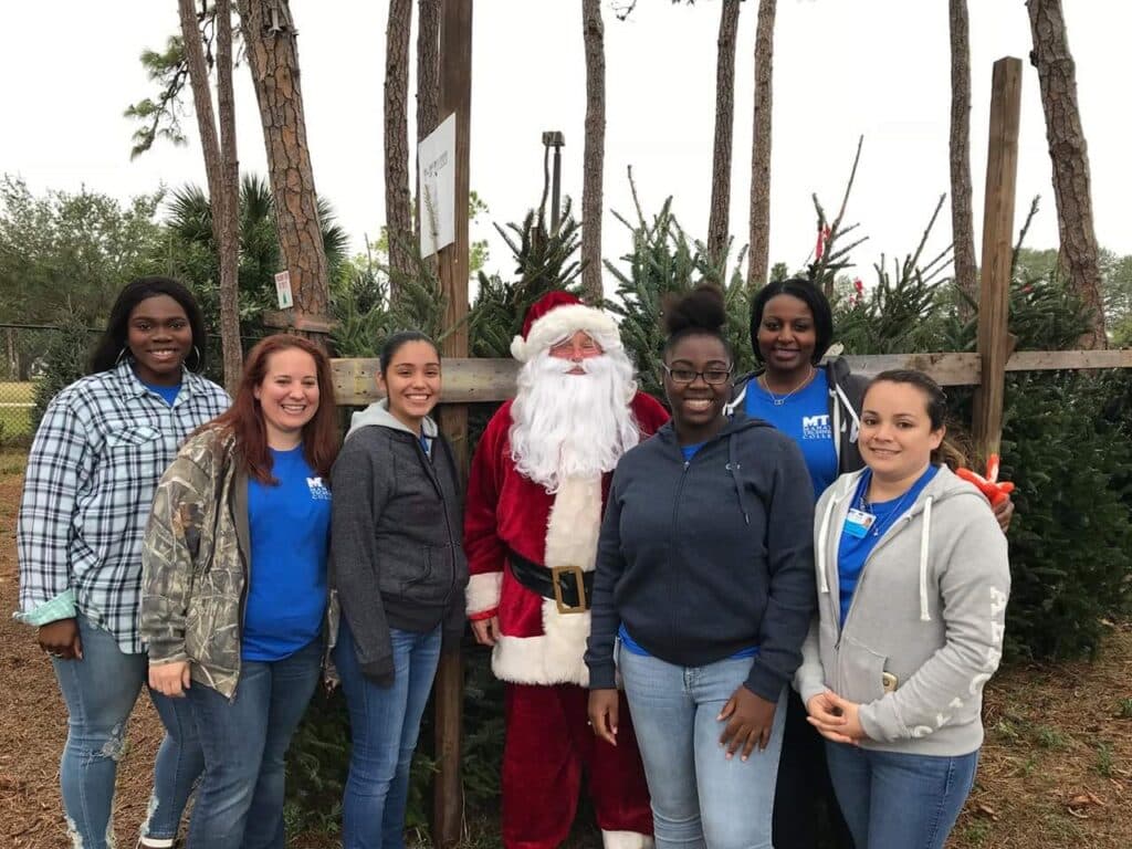 Med-Asst-students-help-Santa-at-tree-lot-benefitting-Manatee-Boys-Girls-Clubs