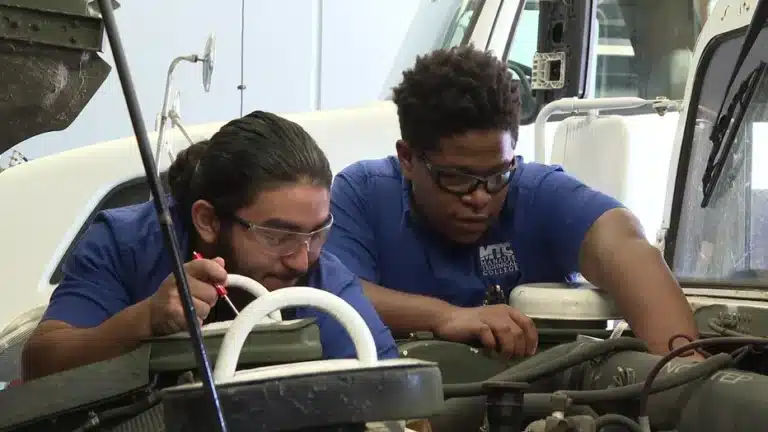 Students at Manatee technical school repair non-profit’s vehicles used to help Hurricane Ian victims | From Fox 13 News