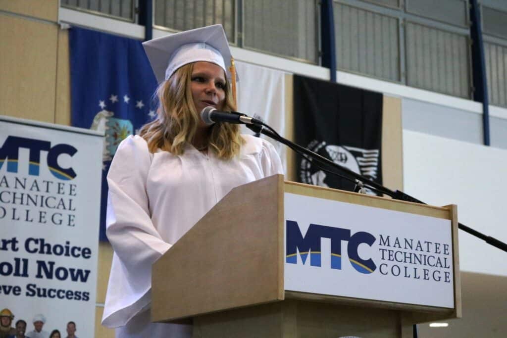 nursing grad Morgan Dettmer addresses class